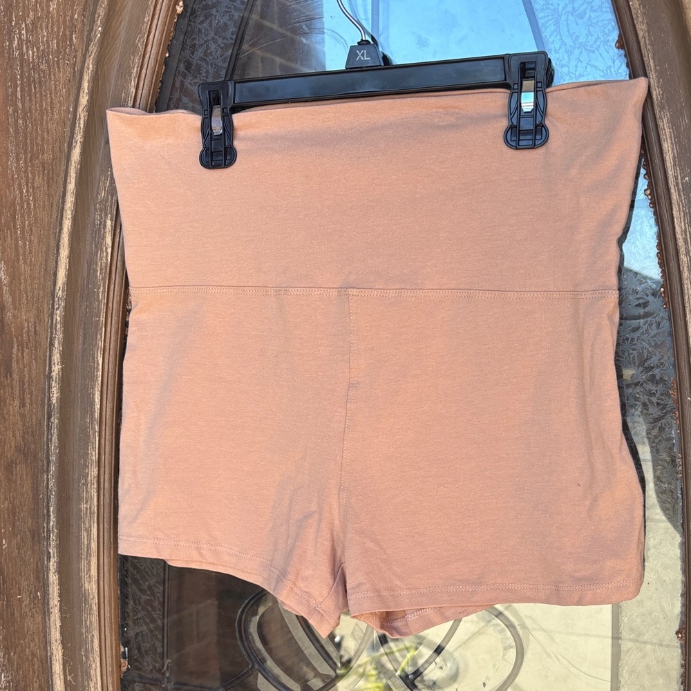 Active Basics High Rise Spandex Shorts! Large
